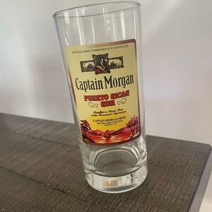 Captain Morgan Puerto Rican Rum collectable drinking glass in like new condition